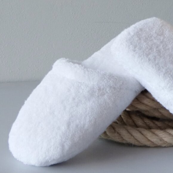 NWOT Signoria Firenze Luxury White Terry Slippers size S - Picture 2 of 2